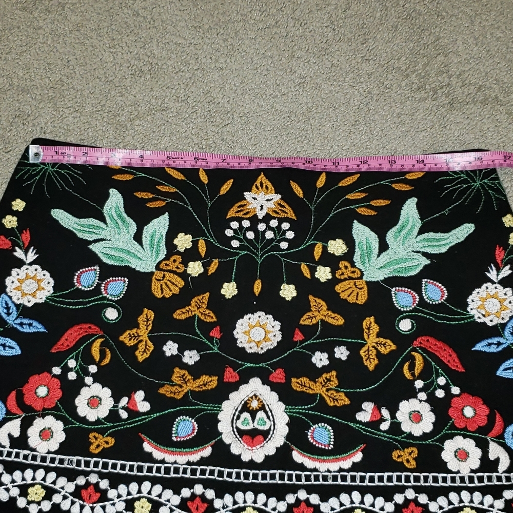 Zara embroidered skirt - Picture 4 of 4